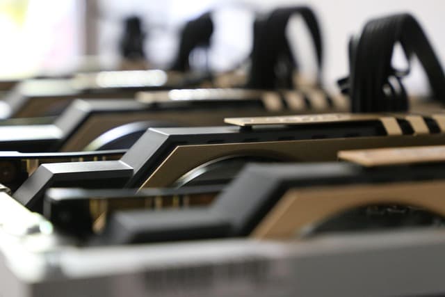 Minting NFTs on a Marketplace vs. Minting on Your Own: Which Should You Choose?